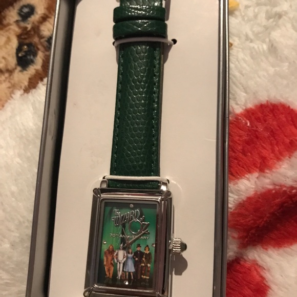 70th Anniversary Wizard of Oz Watch in Tin - Picture 3 of 3